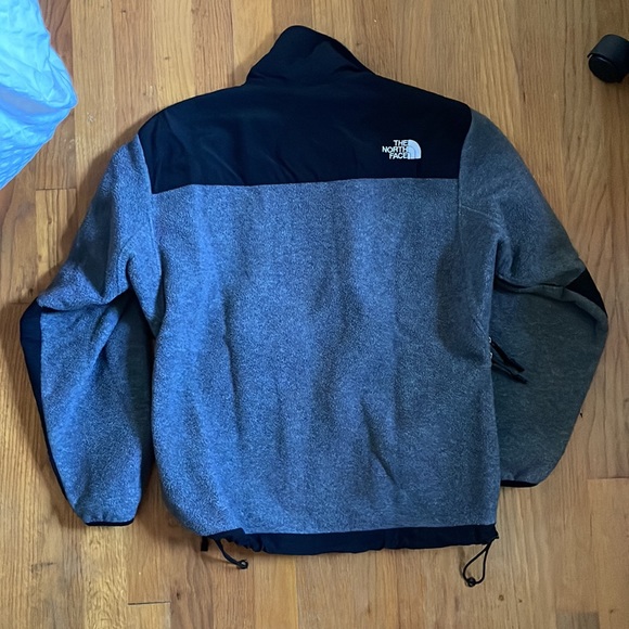 🥳 NORTH FACE Gray Denali Polartec Vented Fleece Jacket Sweater - Picture 3 of 3